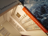 Die zur Museumsneueröffnung ebenfalls eröffnete kleine Sonderausstellung beschäftigt sich mit der Welt der Fliesen: "Bilderbücher an der Wand". Sie wird im Rahmen der Gemeinschaftsausstellung des Museumsverbunds Ostfriesland gezeigt.